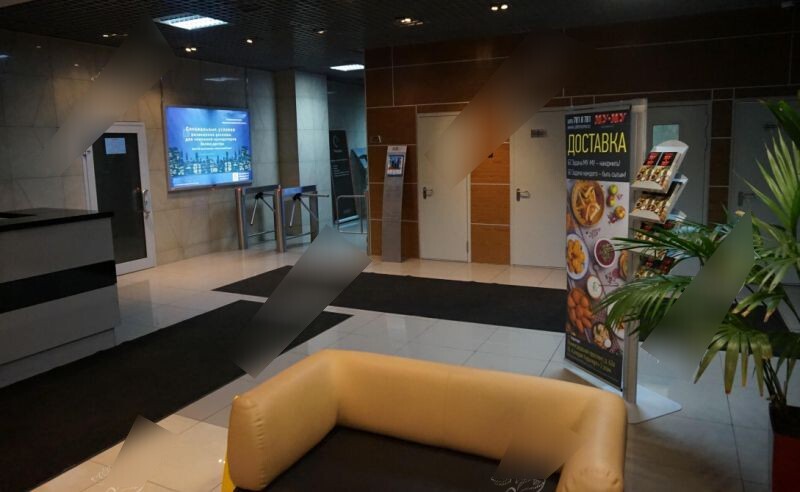 Фотография рекламного носителя, тип: Диспенсер листовок, адрес: Бизнес-центр «Трио», 8 Марта ул., д.1, стр.12, Москва, Россия. Сторона/вариант №655158