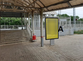 Фотография рекламного носителя, тип: Ситиформат 1.8x1.2, адрес: Колпино г., Октябрьская ул., ЖД вокзал, выход на платформу, Ленинградская область, Россия. Сторона A №773636