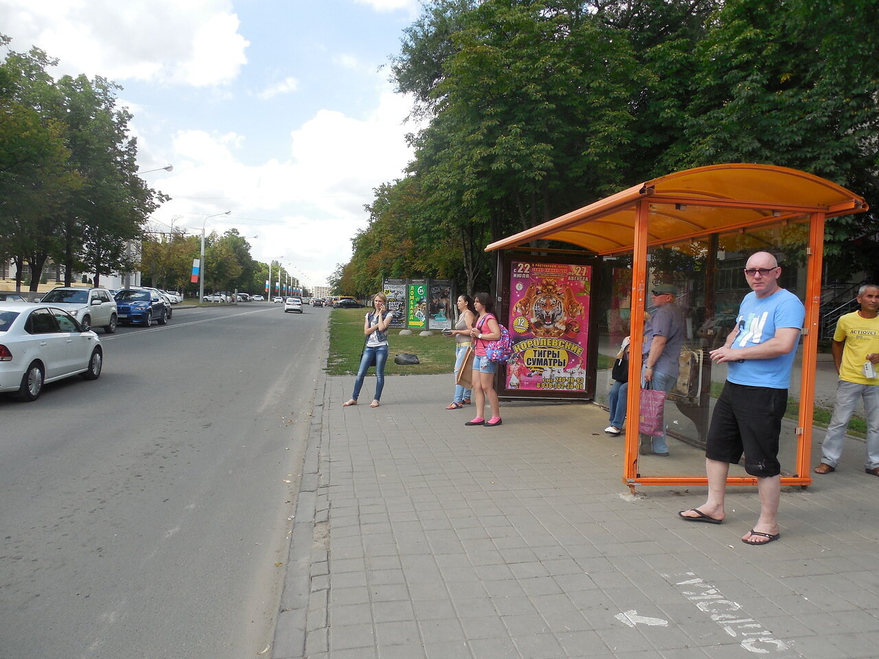 Фотография рекламного носителя, тип: Остановка 1.8x1.2, адрес: Зорге ул., ост. СовР "пл.Плевена", Ростов-на-Дону, Ростовская область, Россия. Сторона А №831550