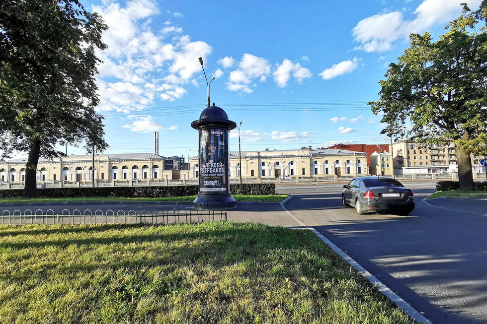 Фотография рекламного носителя, тип: Пиллар 3x1.4, адрес: Обводного канала наб., д.118, корп.8, Санкт-Петербург, Россия. Сторона С №658951