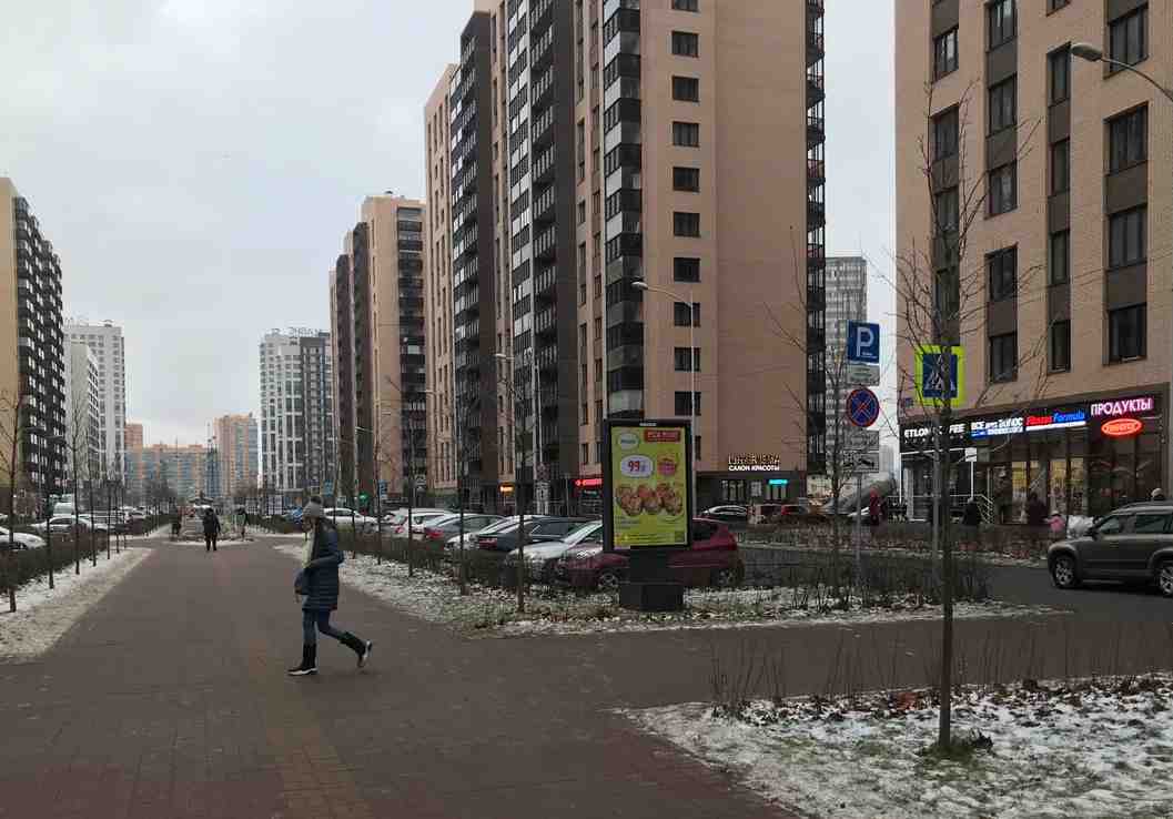 Фотография рекламного носителя, тип: Ситиформат 1.8x1.2, адрес: Мурино пос., Менделеева б-р., д.9 корп.1, Ленинградская область, Россия. Сторона A №1047084