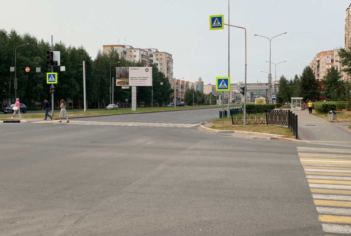 Фотография рекламного носителя, тип: Билборд 3x6, адрес: Мира пр-т., д.17, Сургут, Ханты-Мансийский автономный округ – Югра, Россия. Сторона А1 №959995