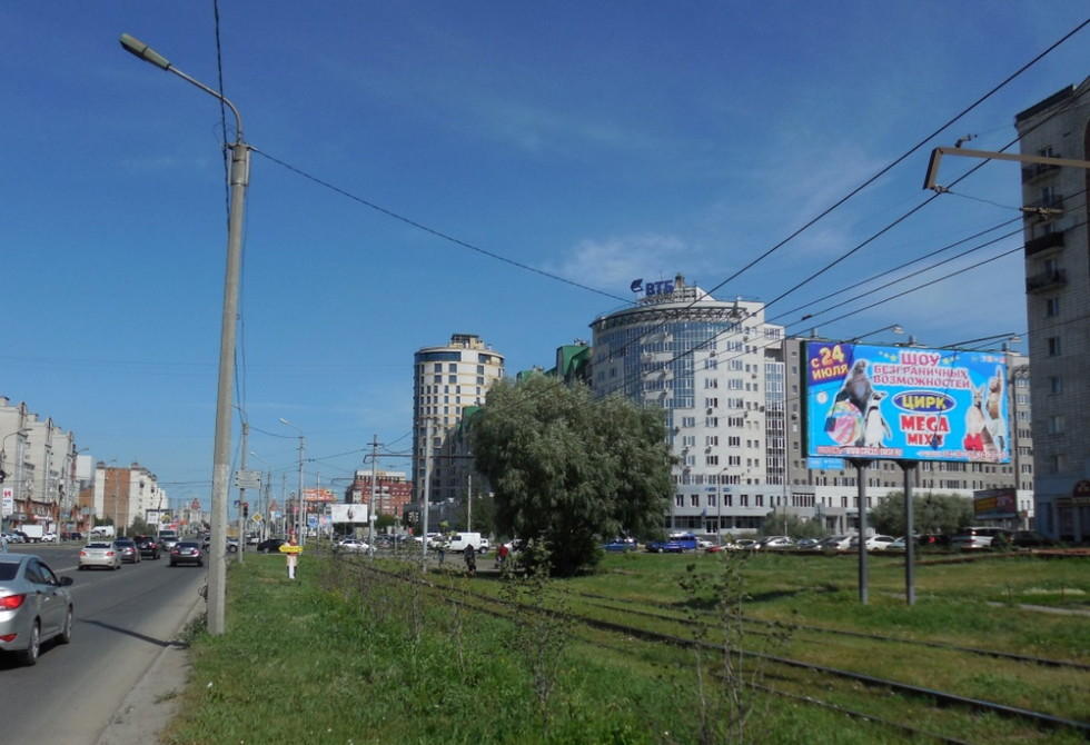 Фотография рекламного носителя, тип: Билборд 3x6, адрес: Жукова ул., д.105, Омск, Омская область, Россия. Сторона А №1010077