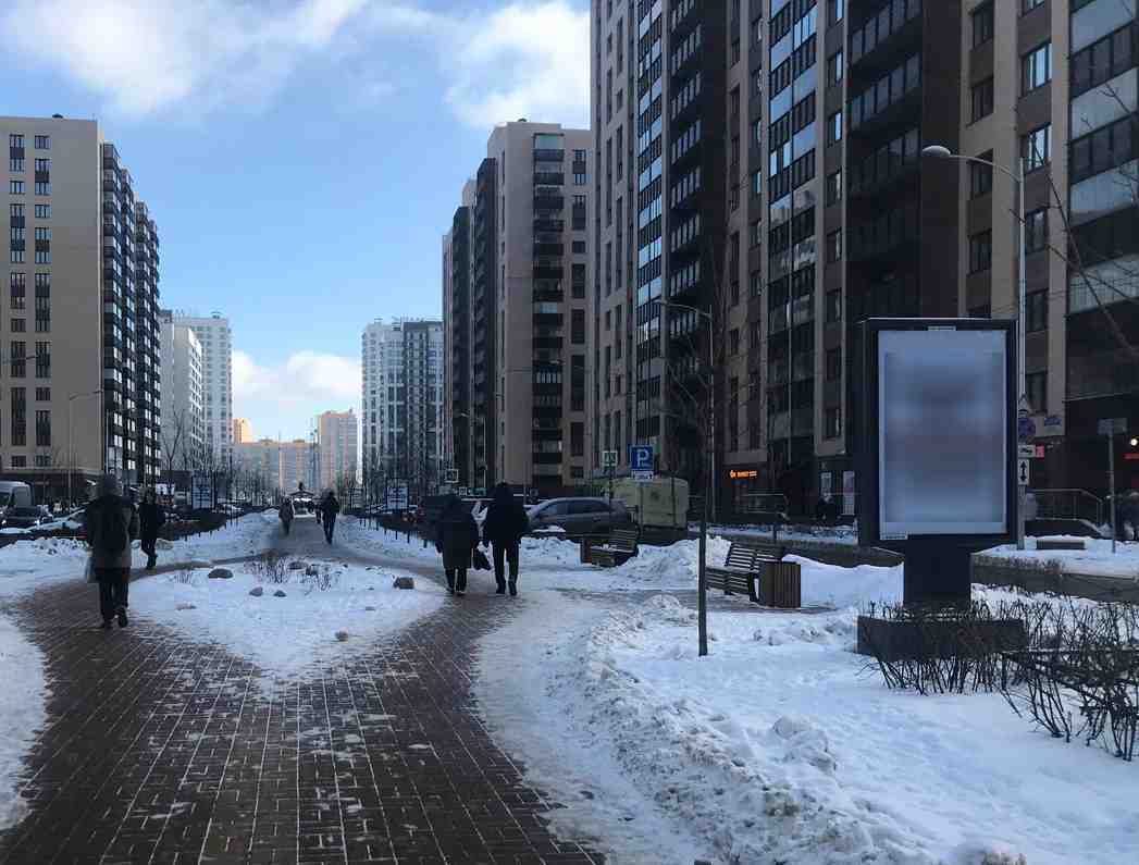 Фотография рекламного носителя, тип: Ситиформат 1.8x1.2, адрес: Мурино пос., Менделеева б-р., д.10, поз.2, Ленинградская область, Россия. Сторона A №1047082