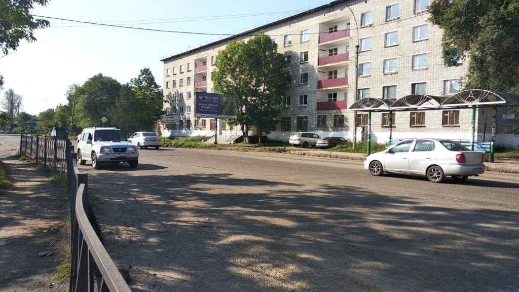 Фотография рекламного носителя, тип: Билборд 3x6, адрес: Советская ул., д.74, Биробиджан, Еврейская автономная область, Россия. Сторона A №1055391