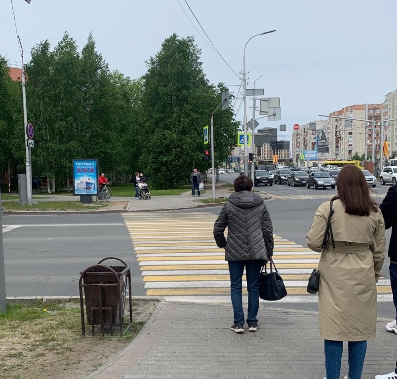 Фотография рекламного носителя, тип: Ситиформат 1.8x1.2, адрес: Ленина пр-т. Х Чехова ул., поз.1, Сургут, Ханты-Мансийский автономный округ – Югра, Россия. Сторона Б №960249