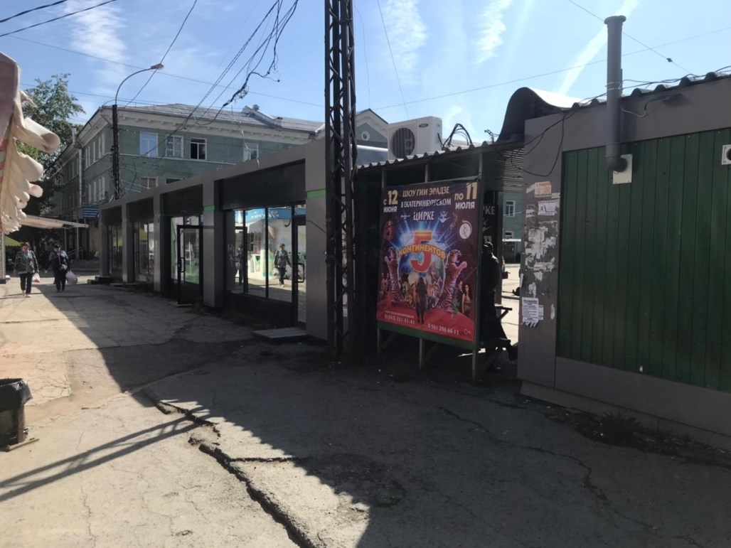 Фотография рекламного носителя, тип: Остановка 1.8x1.2, адрес: Баумана ул., ост.Эльмаш, Екатеринбург, Свердловская область, Россия. Сторона B №1095000