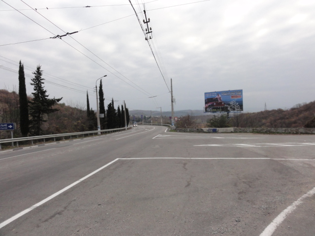 Фотография рекламного носителя, тип: Билборд 3x6, адрес: Южнобережное ш., 40 000м, Алушта, Республика Крым, Россия. Сторона A №411402