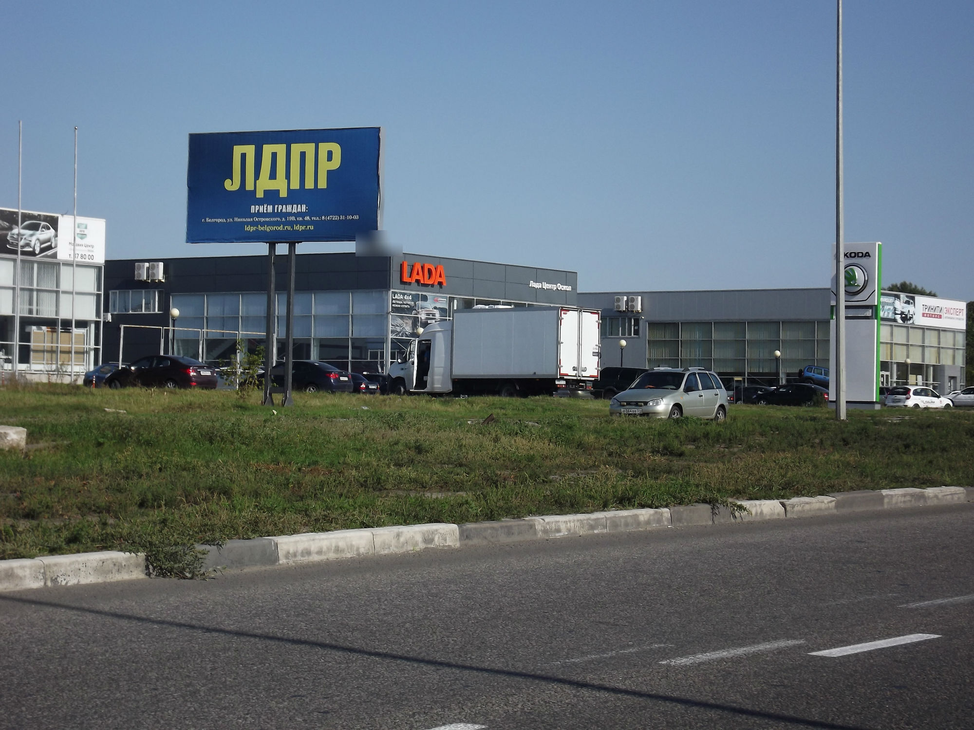 Фотография рекламного носителя, тип: Билборд 3x6, адрес: Алексея Угарова пр-т., автомобильный рынок, Старый Оскол, Белгородская область, Россия. Сторона B №567073