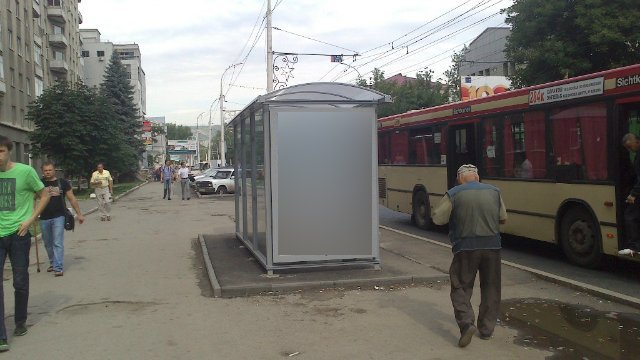 Фотография рекламного носителя, тип: Остановка 1.8x1.2, адрес: Московская ул., ост. Рахова, к Волге, Саратов, Саратовская область, Россия. Сторона Б №585350