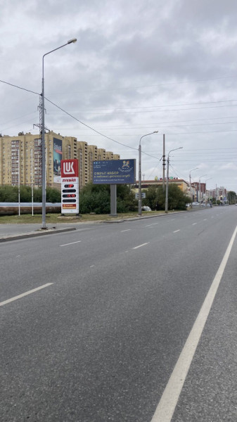 Фотография рекламного носителя, тип: Билборд 3x6, адрес: Широтная ул. Х Монтажников ул., Тюмень, Тюменская область, Россия. Сторона B №1067013