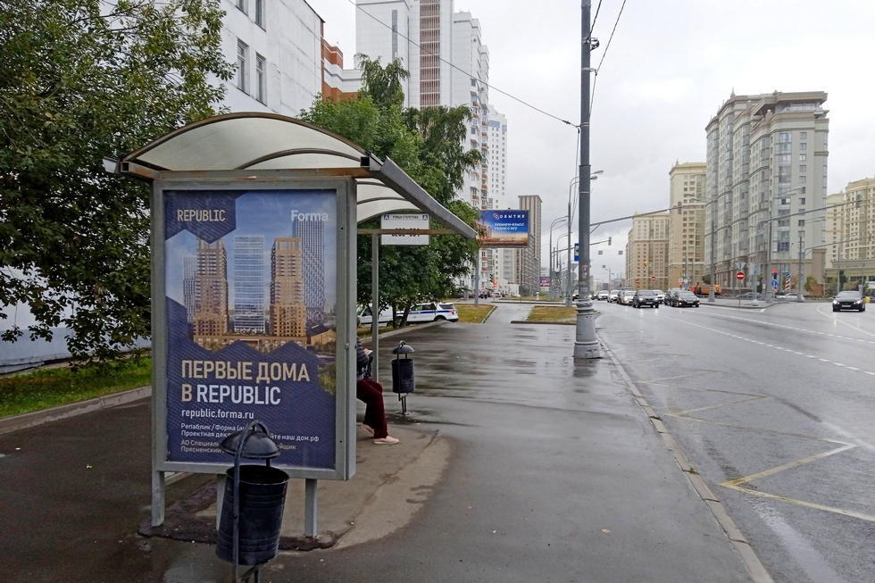 Фотография рекламного носителя, тип: Остановка 1.8x1.2, адрес: Мосфильмовская ул., д.51а, Москва, Россия. Сторона Б №929928