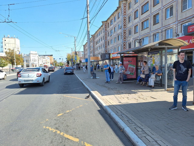 Фотография рекламного носителя, тип: Остановка 1.8x1.2, адрес: Кирова ул., д.64 Х Московская ул., поз.2, Калуга, Калужская область, Россия. Сторона A1-А5 №992669