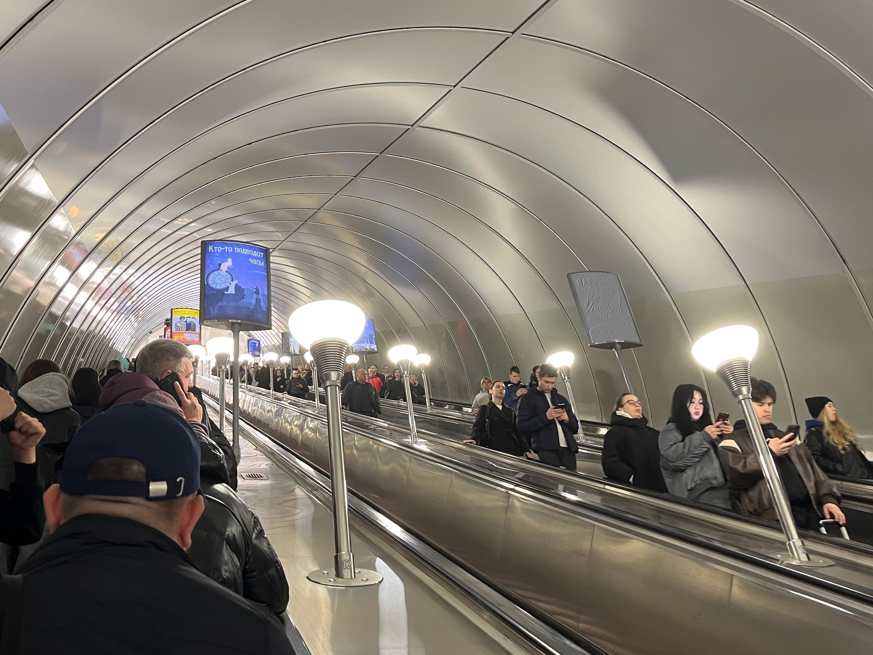 Фотография рекламного носителя, тип: Лайтбокс, адрес: Станция метро «Ладожская», линия Правобережная, Санкт-Петербург, Россия. Сторона/вариант А №1370061