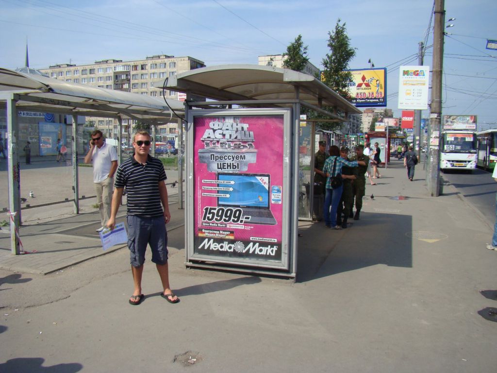 Фотография рекламного носителя, тип: Остановка 1.8x1.2, адрес: Большевиков пр-т., д.21, Санкт-Петербург, Россия. Сторона Б №130617