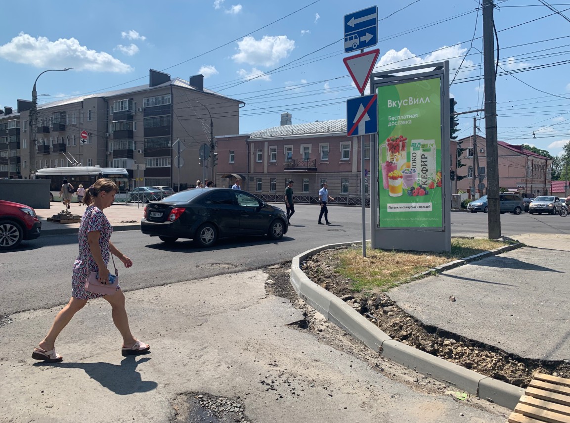 Фотография рекламного носителя, тип: Пилон, адрес: Радищева ул. Х Золотая ул., Курск, Курская область, Россия. Сторона A3 №1401984