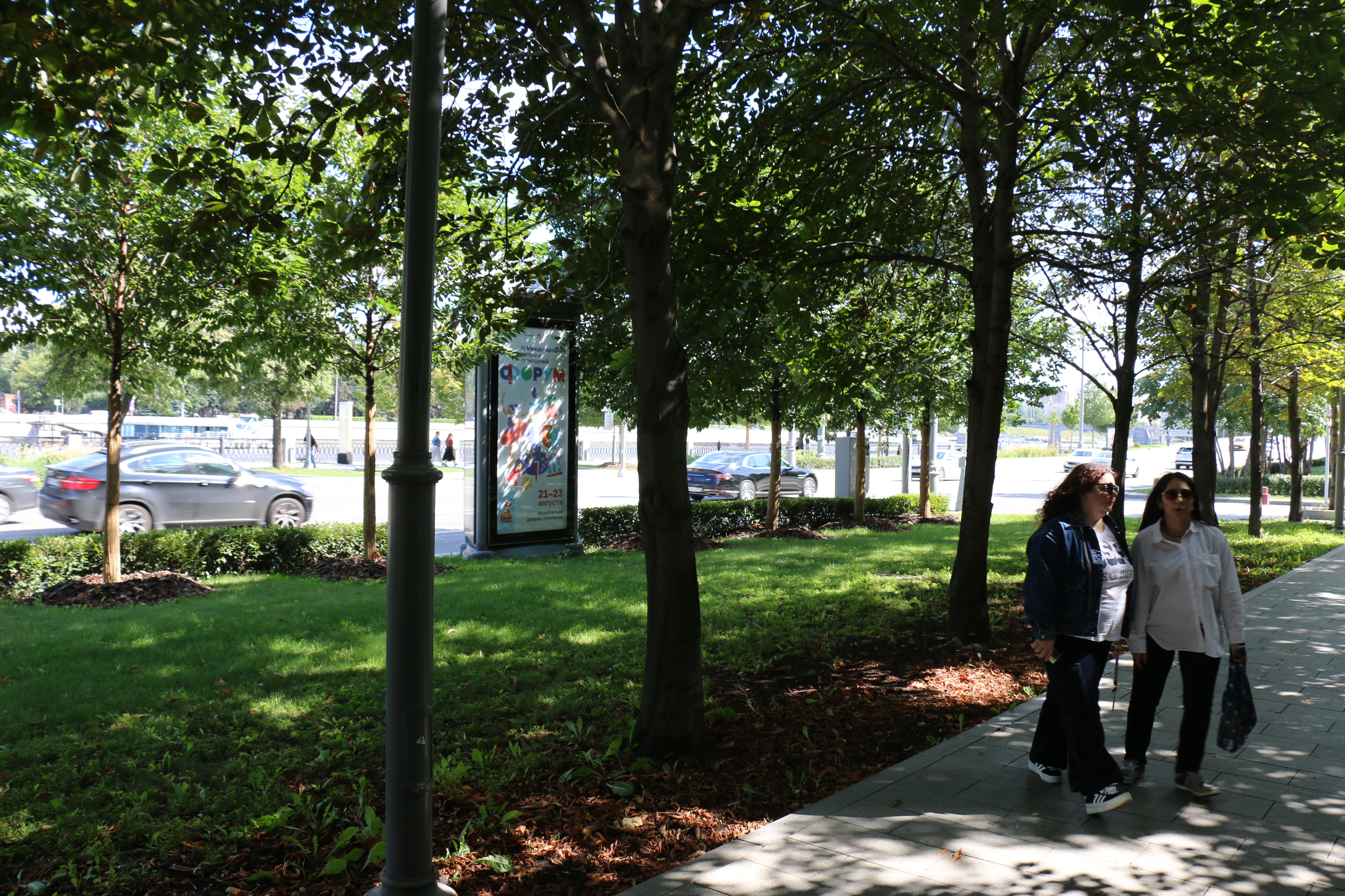 Фотография рекламного носителя, тип: Пиллар 3x1.4, адрес: Космодамианская наб., д.52, корп.8, Москва, Россия. Сторона C №262243