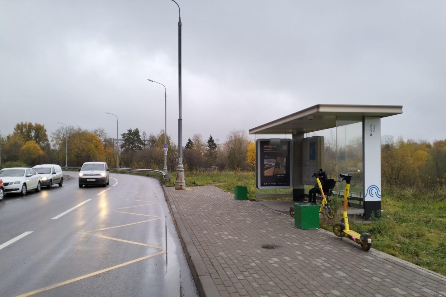 Фотография рекламного носителя, тип: Остановка 1.8x1.2, адрес: Без названия пр-зд., ост. "Школа", поз.1, Зеленоград, Москва, Россия. Сторона А №1022603