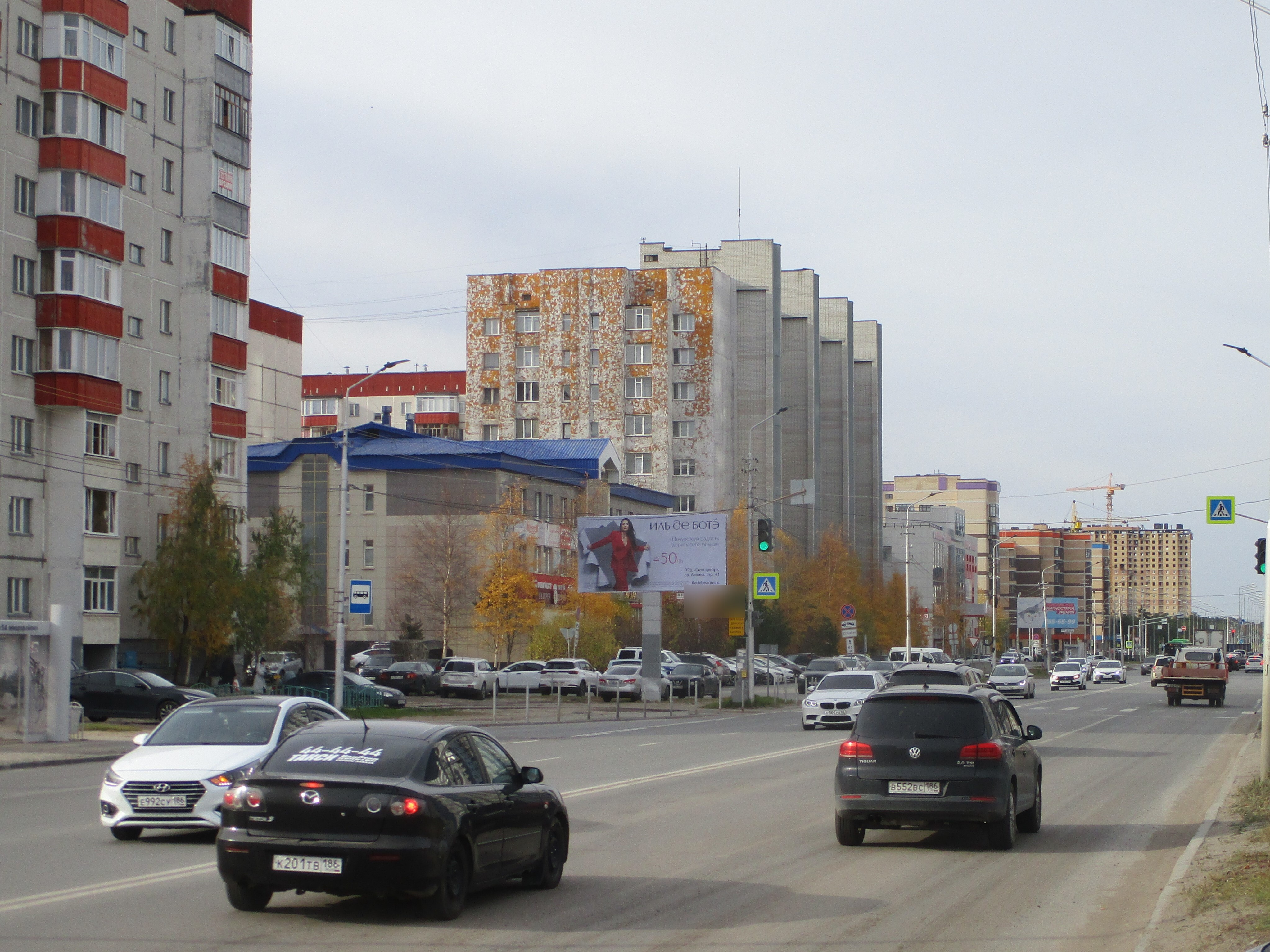 Фотография рекламного носителя, тип: Билборд 3x6, адрес: Игоря Киртбая ул., д.17, Сургут, Ханты-Мансийский автономный округ – Югра, Россия. Сторона Б №936981
