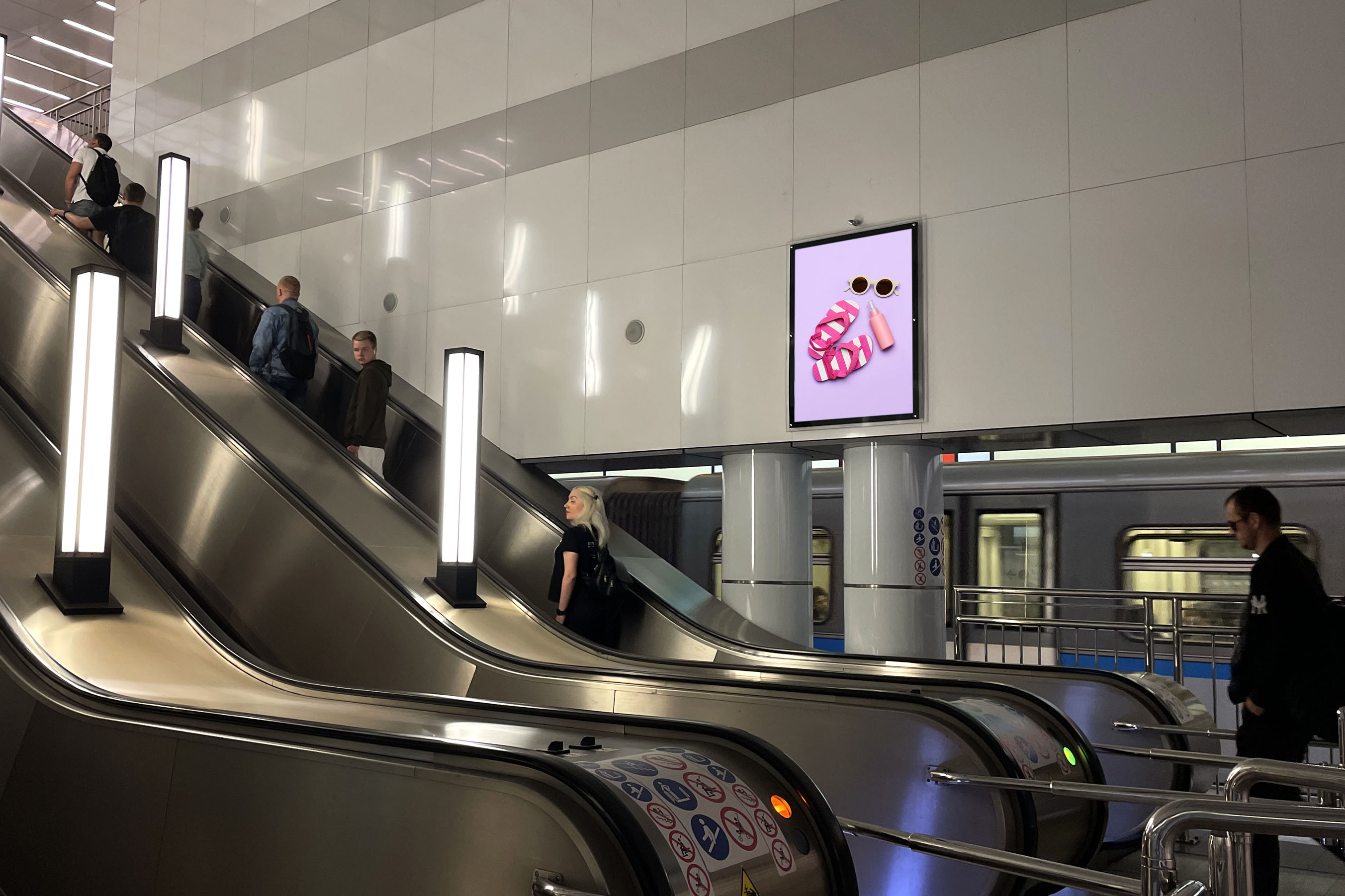 Фотография рекламного носителя, тип: Кристалайт, адрес: Станция метро «Румянцево», линия Сокольническая, Москва, Россия. Сторона/вариант №1404967