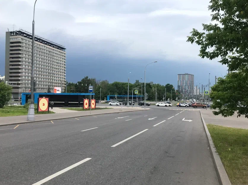 Фотография рекламного носителя, тип: Афиша 1.75x1.8, адрес: Мичуринский пр-т., д.3, стенд 1, Москва, Россия. Сторона А №865784