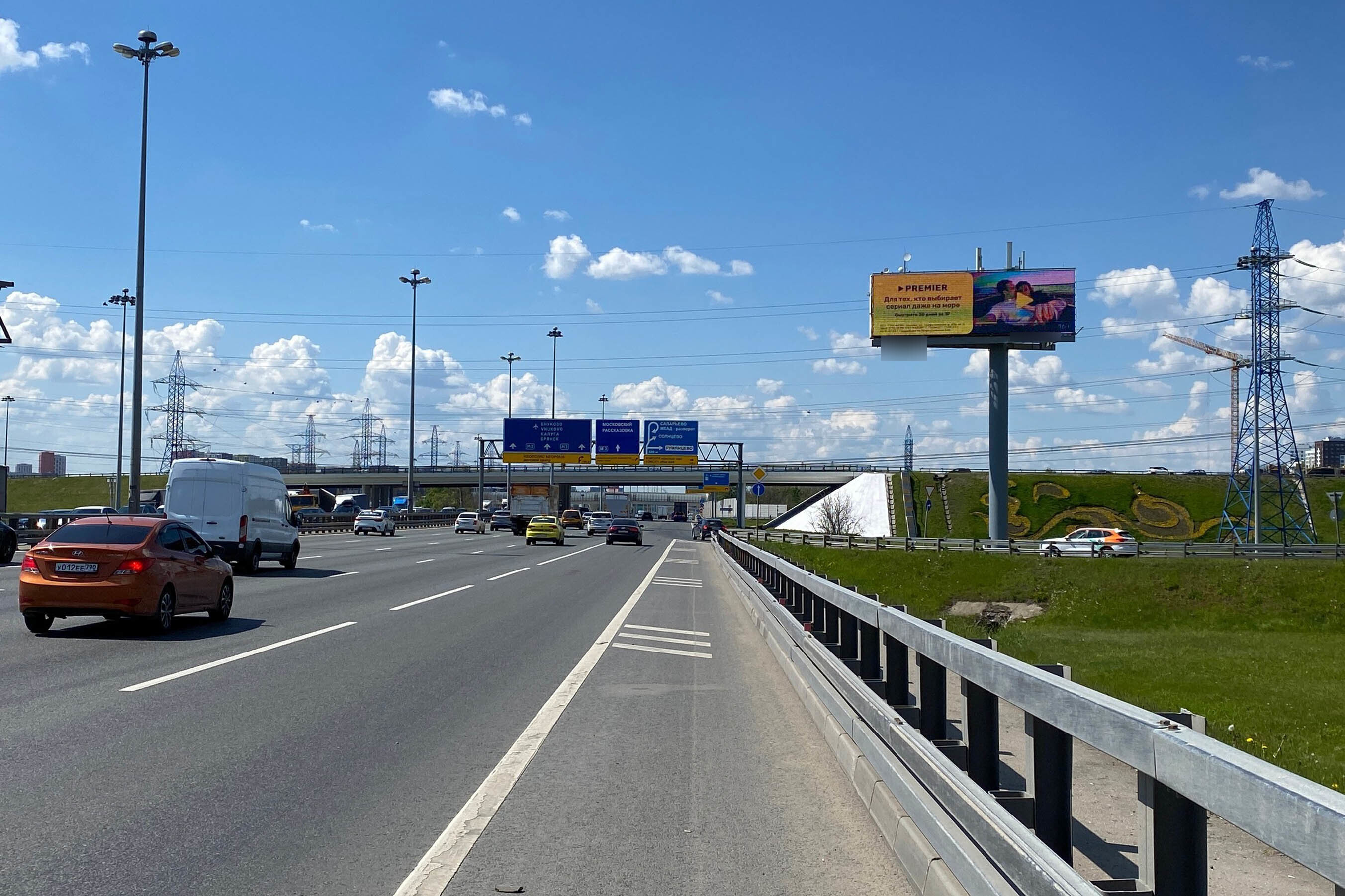 Фотография рекламного носителя, тип: Суперсайт 5x15, адрес: Киевское ш., 19 950м, Москва, Россия. Сторона А1 №812982