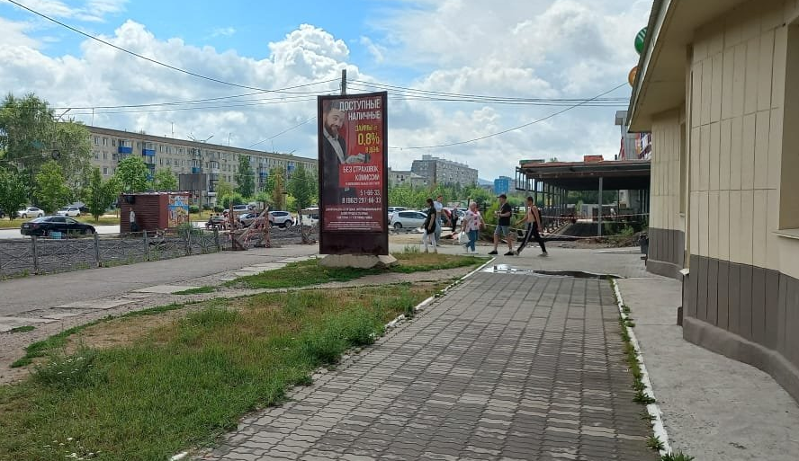 Фотография рекламного носителя, тип: Пиллар 3x1.4, адрес: Победы пр-т., д.57, поз.1, Комсомольск-на-Амуре, Хабаровский край, Россия. Сторона 3А №1370494