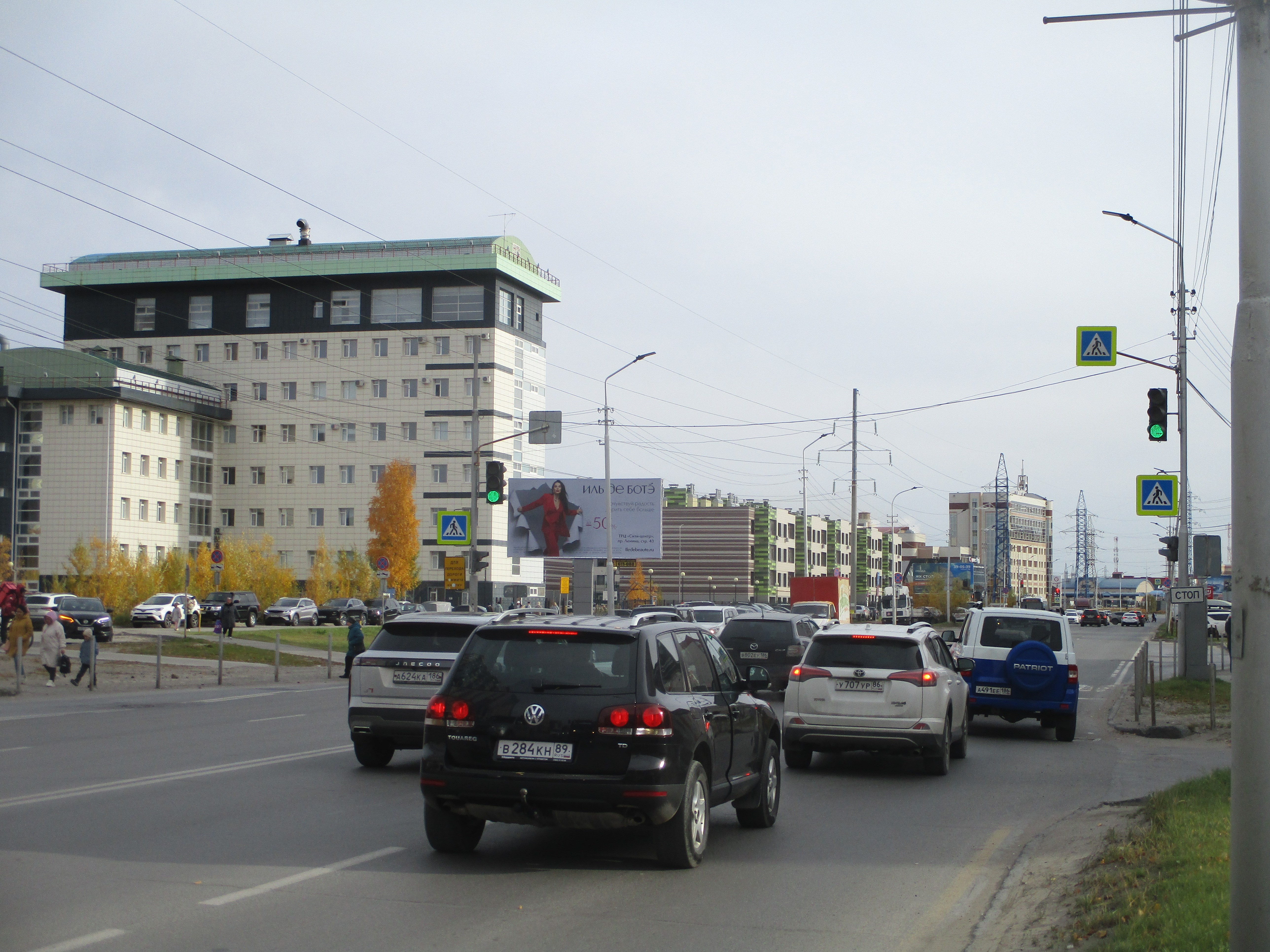 Фотография рекламного носителя, тип: Билборд 3x6, адрес: Игоря Киртбая ул., ост. "Игоря Киртбая", Сургут, Ханты-Мансийский автономный округ – Югра, Россия. Сторона Б №936983