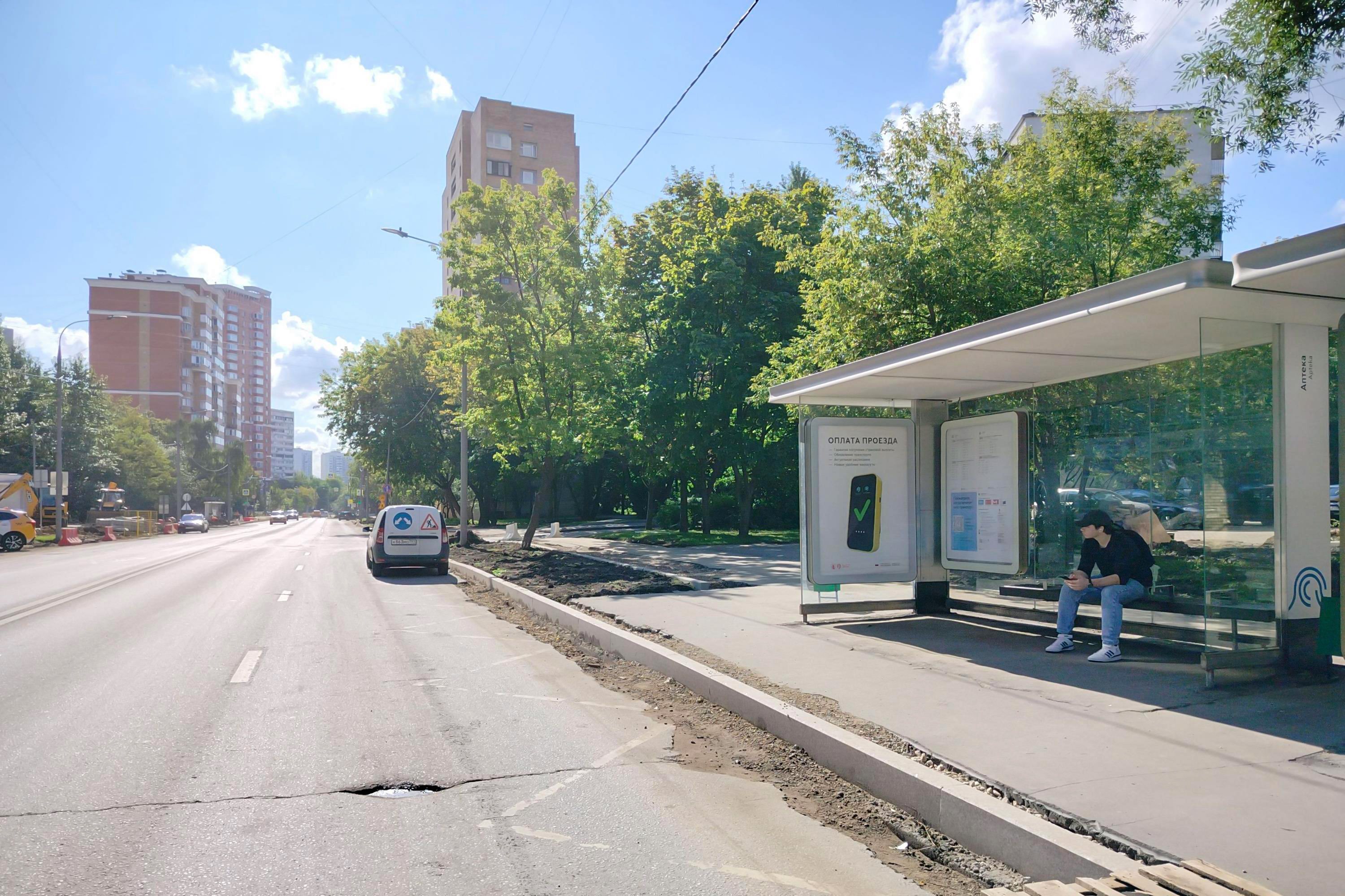 Фотография рекламного носителя, тип: Остановка 1.8x1.2, адрес: Петрозаводская ул., д.7, корп.1, поз.2, Москва, Россия. Сторона А №889160