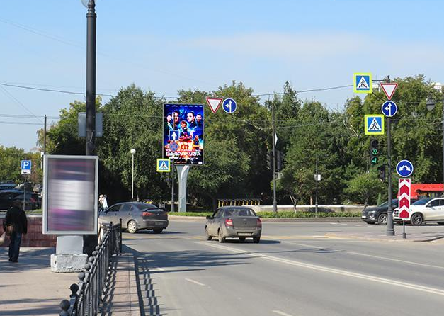 Фотография рекламного носителя, тип: Нестандартный билборд, адрес: Ленина ул. Х Лермонтова ул., поз.1, Омск, Омская область, Россия. Сторона A1-A10 №1042186