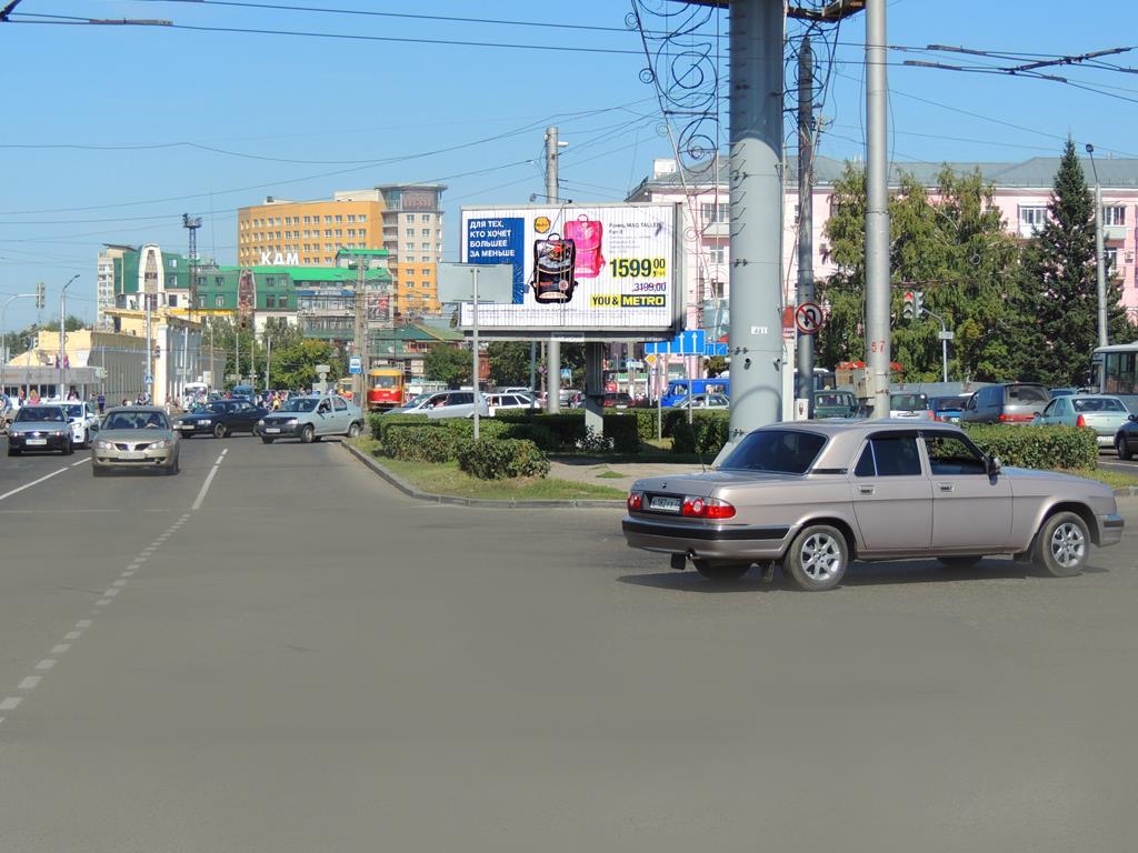 Фотография рекламного носителя, тип: Билборд 3x6, адрес: Победы пл., д.1, Барнаул, Алтайский край, Россия. Сторона A7 №87900