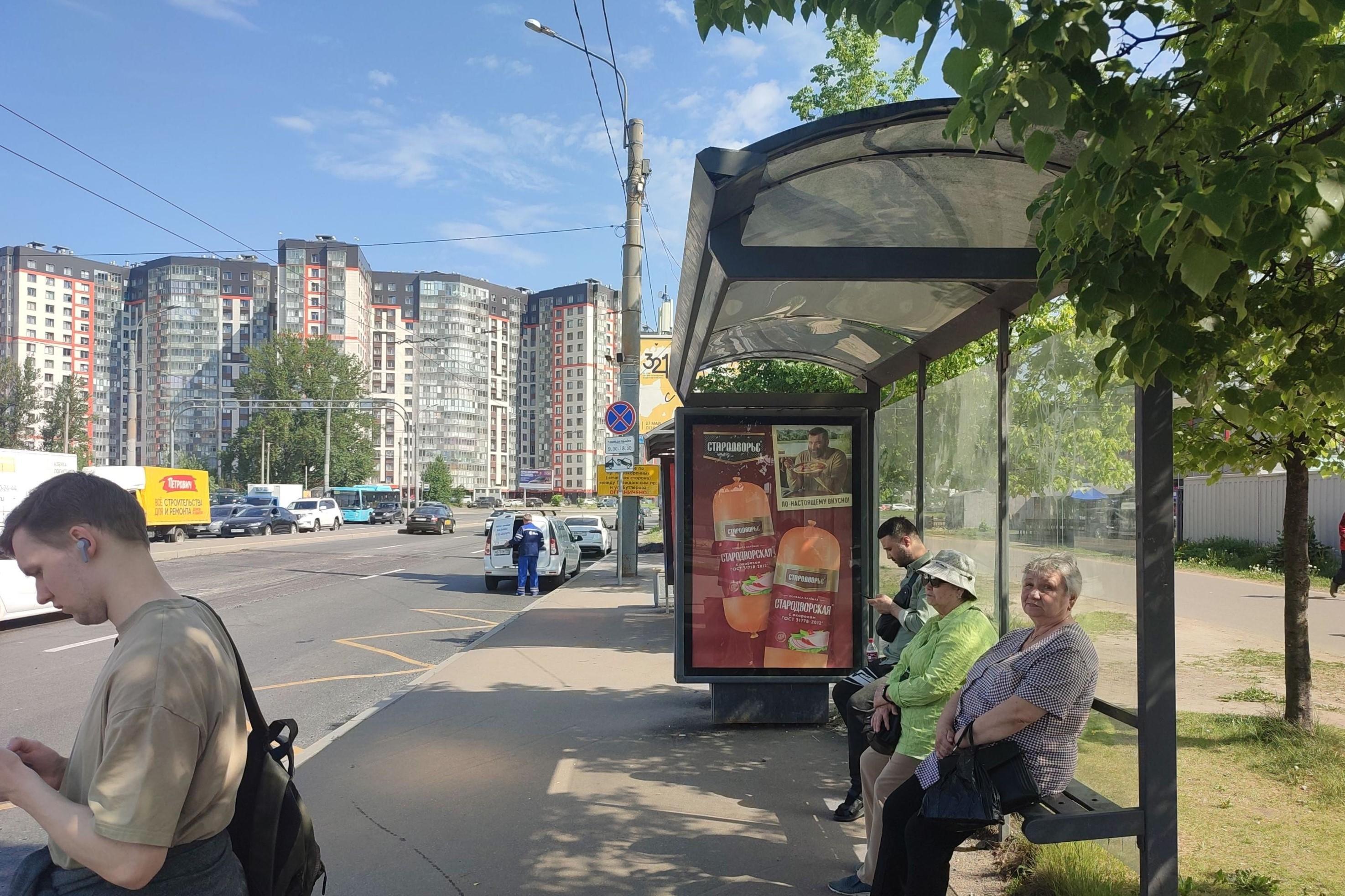 Фотография рекламного носителя, тип: Остановка 1.8x1.2, адрес: Кушелевская а/д Х Маршала Блюхера пр-т., д.12, поз.1, Санкт-Петербург, Россия. Сторона А №138328