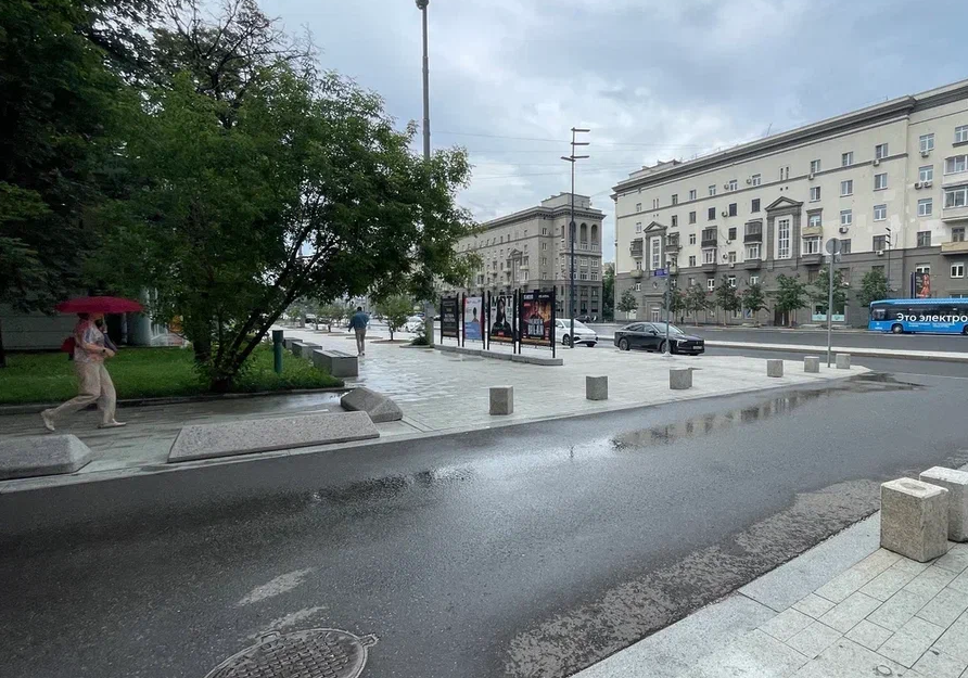 Фотография рекламного носителя, тип: Афиша 1.75x1.8, адрес: Большая Дорогомиловская ул., д.10, поз.1, стенд 4, Москва, Россия. Сторона B №1329379