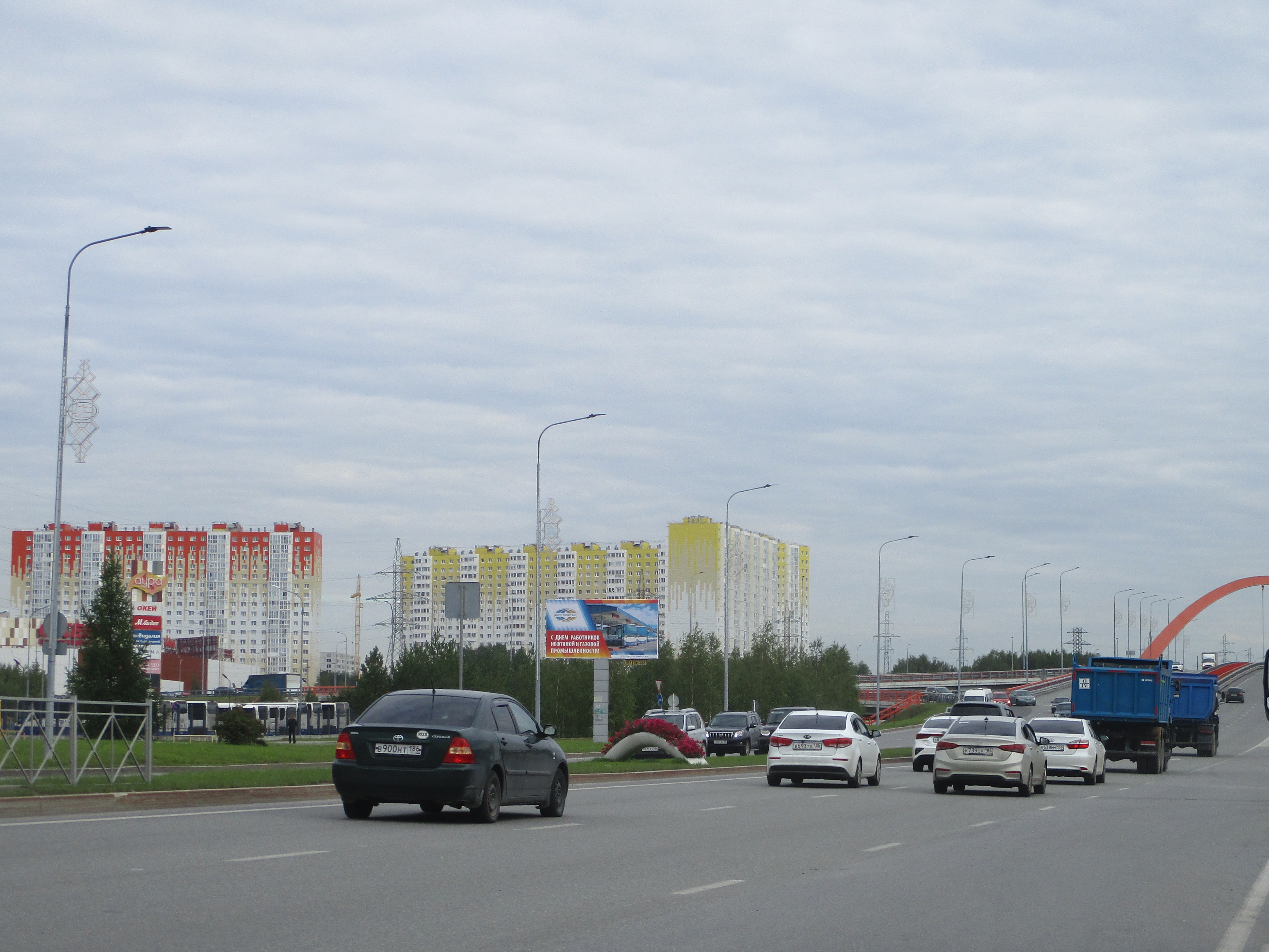 Фотография рекламного носителя, тип: Билборд 3x6, адрес: Ленина пр-т. Х Игоря Киртбая ул., Сургут, Ханты-Мансийский автономный округ – Югра, Россия. Сторона Б №936985