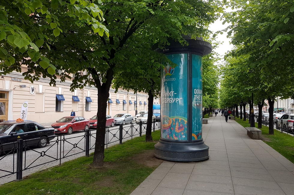 Фотография рекламного носителя, тип: Пиллар 3x1.4, адрес: Большая Конюшенная ул., д.2 Х Конюшенная пл., Санкт-Петербург, Россия. Сторона Б №143992