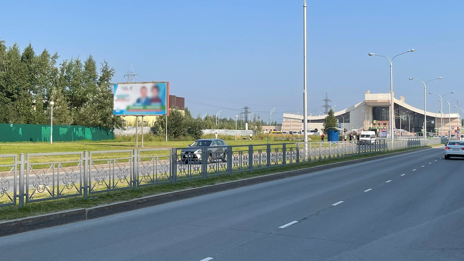 Фотография рекламного носителя, тип: Билборд 3x6, адрес: Чапаева ул., д.93, Нижневартовск, Ханты-Мансийский автономный округ – Югра, Россия. Сторона Б №676642