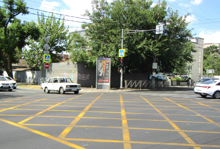 Фотография рекламного носителя, тип: Пиллар 3x1.4, адрес: Северная ул., д.333 Х Леваневского ул., Краснодар, Краснодарский край, Россия. Сторона Б1 №84827