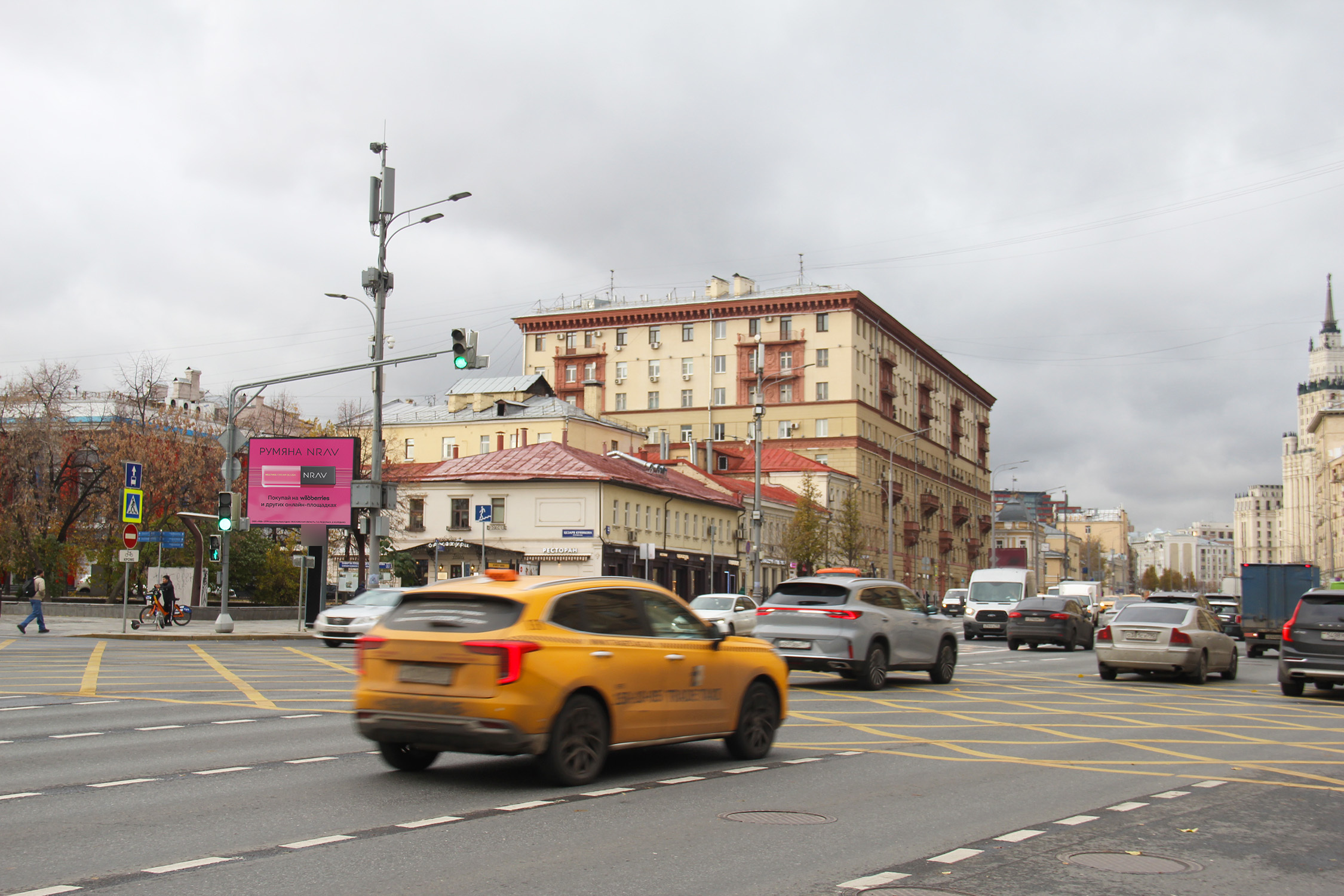 Фотография рекламного носителя, тип: Ситиборд 2.7x3.7, адрес: Садовая-Черногрязская ул, д.22, стр.1, Москва, Россия. Сторона Б1 №769919