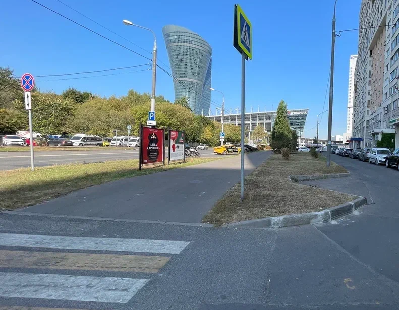 Фотография рекламного носителя, тип: Афиша 1.75x1.8, адрес: Березовой рощи пр-д, 10, стенд 2, Москва, Россия. Сторона B №886534