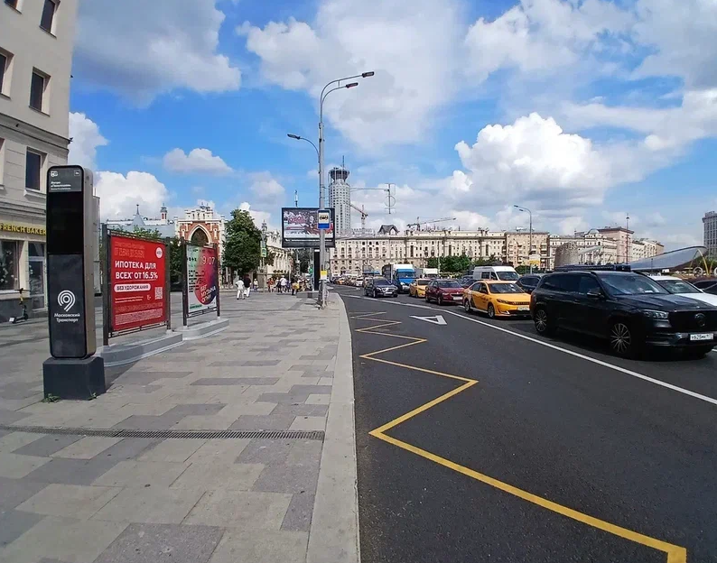 Фотография рекламного носителя, тип: Афиша 1.75x1.8, адрес: Зацепский вал ул., д.14, стенд 2, Москва, Россия. Сторона A №886750