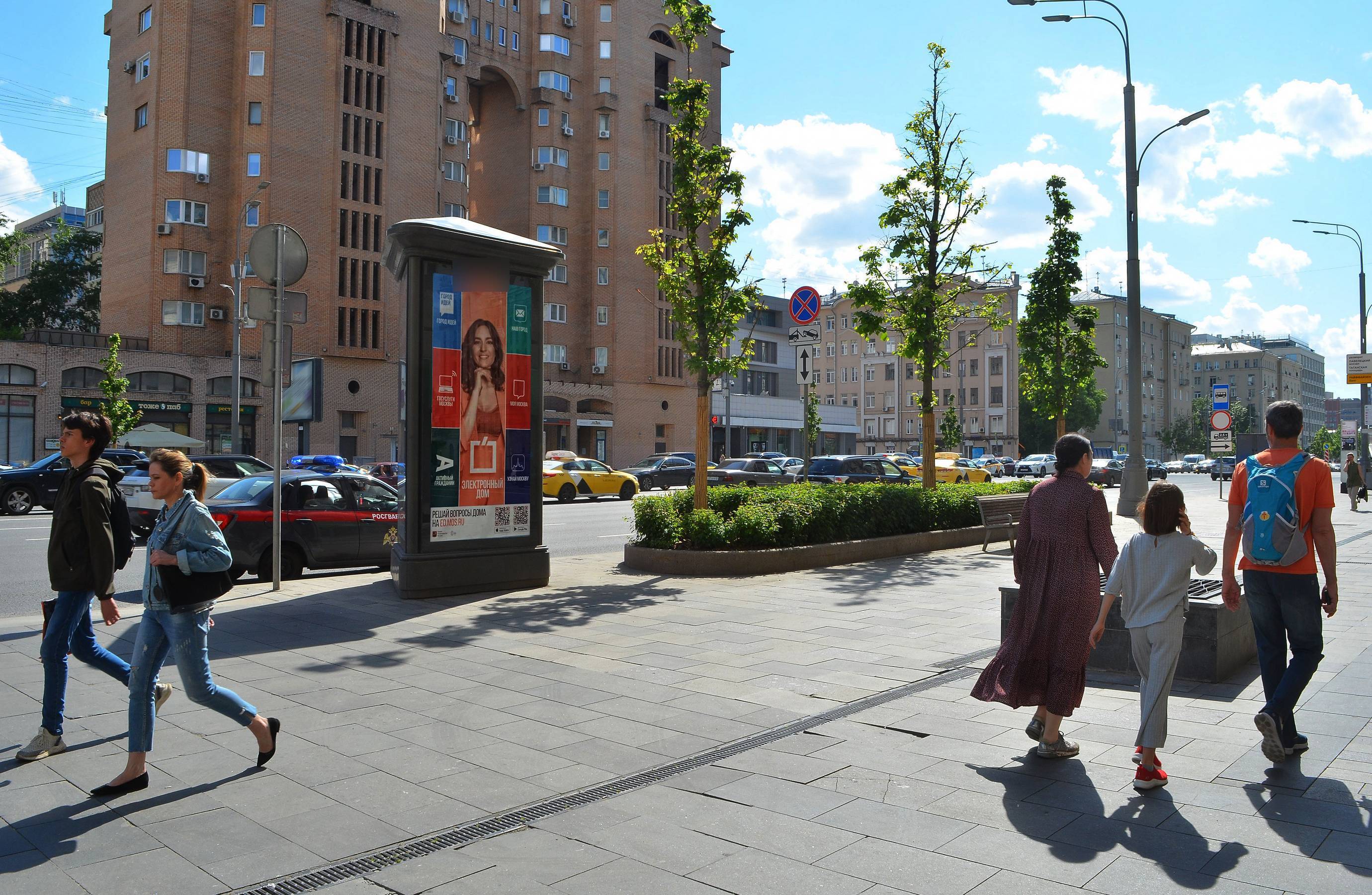 Фотография рекламного носителя, тип: Пиллар 3x1.4, адрес: Валовая ул., д.18, Москва, Россия. Сторона С №329594
