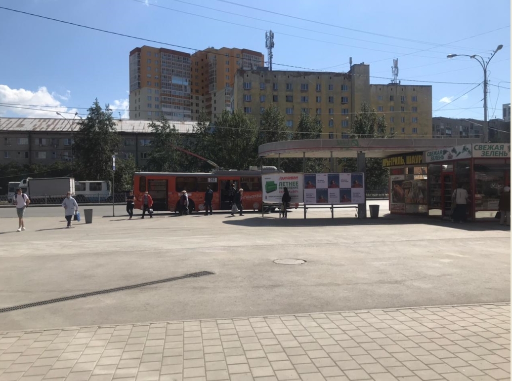 Фотография рекламного носителя, тип: Остановка 1.8x1.2, адрес: Космонавтов пр-т., Фрезеровщиков, поз.1, Екатеринбург, Свердловская область, Россия. Сторона B2 №1330912