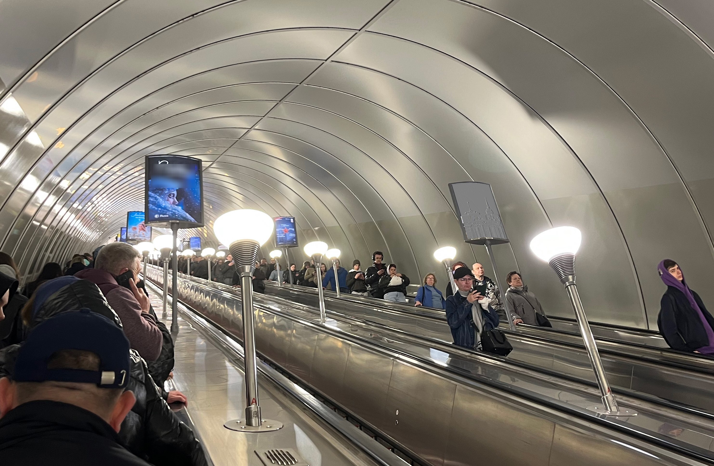 Фотография рекламного носителя, тип: Лайтбокс, адрес: Станция метро «Ладожская», линия Правобережная, Санкт-Петербург, Россия. Сторона/вариант A №1371493