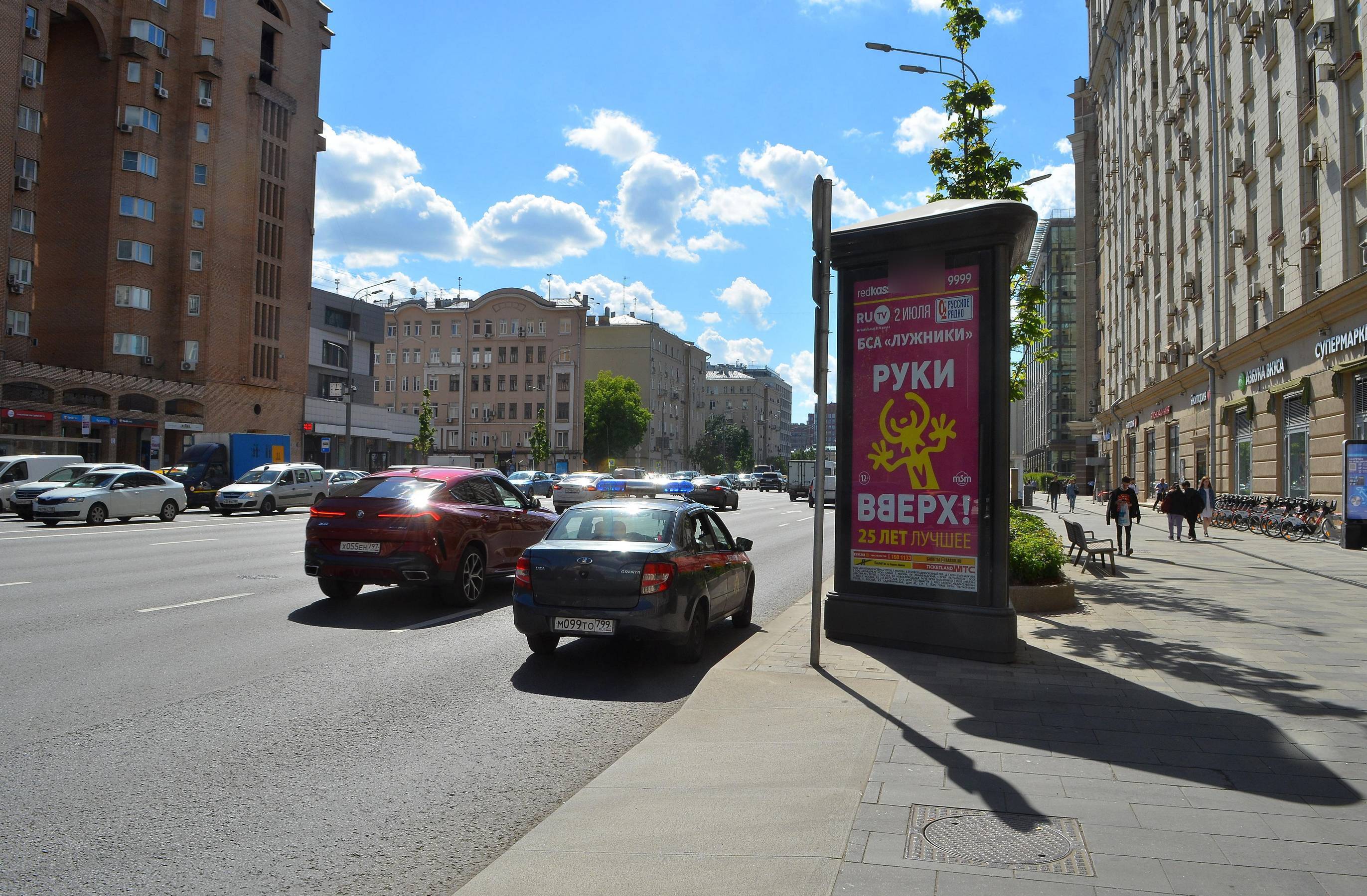 Фотография рекламного носителя, тип: Пиллар 3x1.4, адрес: Валовая ул., д.18, Москва, Россия. Сторона А1-А3 №329592