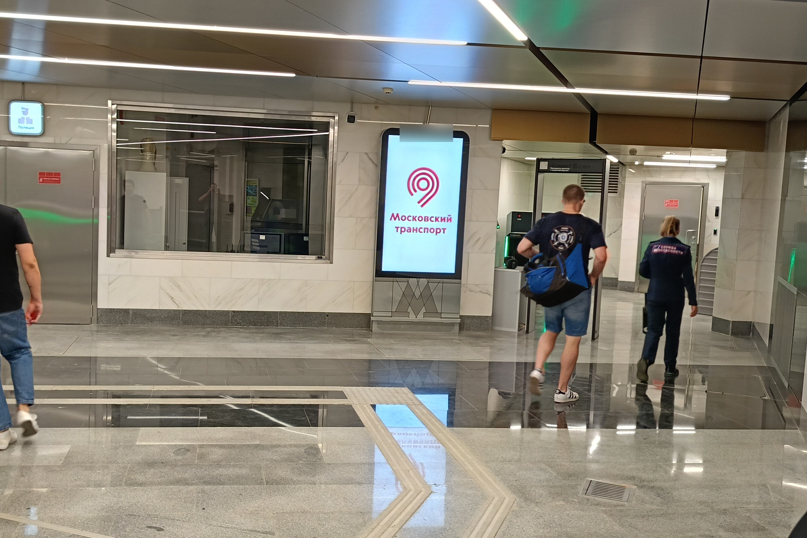 Фотография рекламного носителя, тип: Видеоэкран, адрес: Станция метро «Улица Генерала Тюленева», линия Троицкая, Москва, Россия. Сторона/вариант А1 №1423378