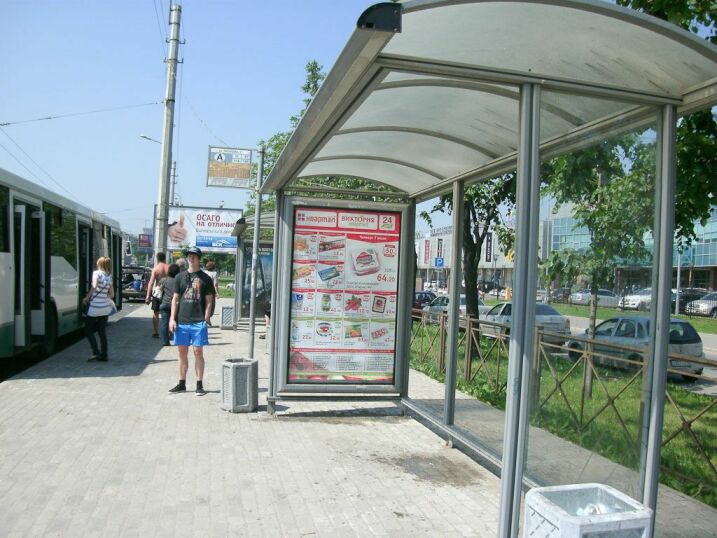 Фотография рекламного носителя, тип: Остановка 1.8x1.2, адрес: Типанова ул., Санкт-Петербург, Россия. Сторона А №130360