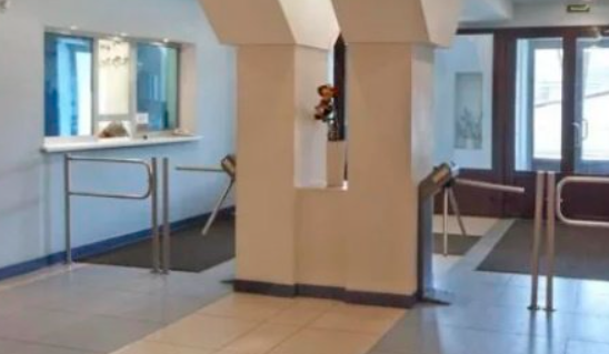 Фотография рекламного носителя, тип: Постер/баннер, адрес: Бизнес-центр «Перспектива», Обводного канала наб., д.118, лит.Б, Санкт-Петербург, Россия. Сторона/вариант №1384173