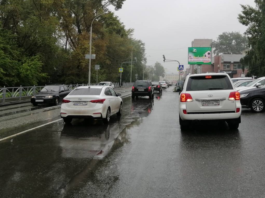 Фотография рекламного носителя, тип: Билборд 3x4, адрес: Большакова ул., д.105 Х Сурикова ул., Екатеринбург, Свердловская область, Россия. Сторона A1-A12 №834255