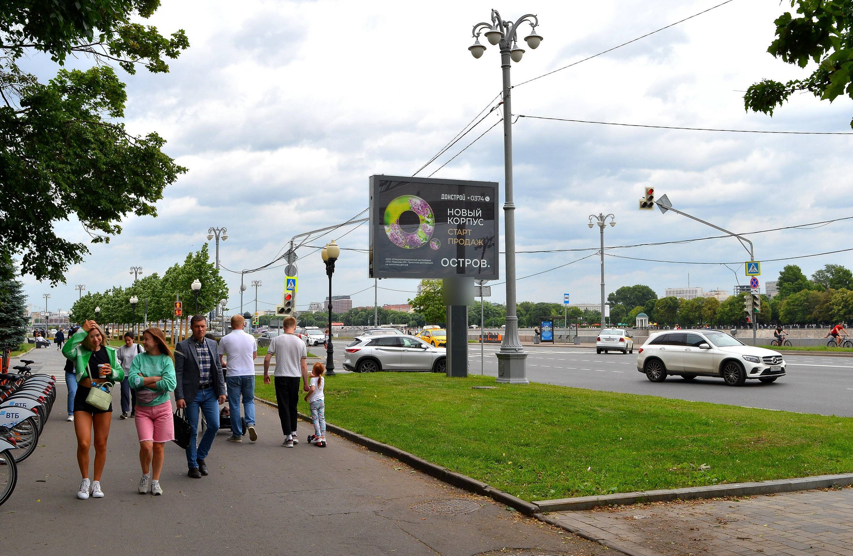 Фотография рекламного носителя, тип: Ситиборд 2.7x3.7, адрес: Фрунзенская наб., д.22-24, Москва, Россия. Сторона Б1-Б5 №499597