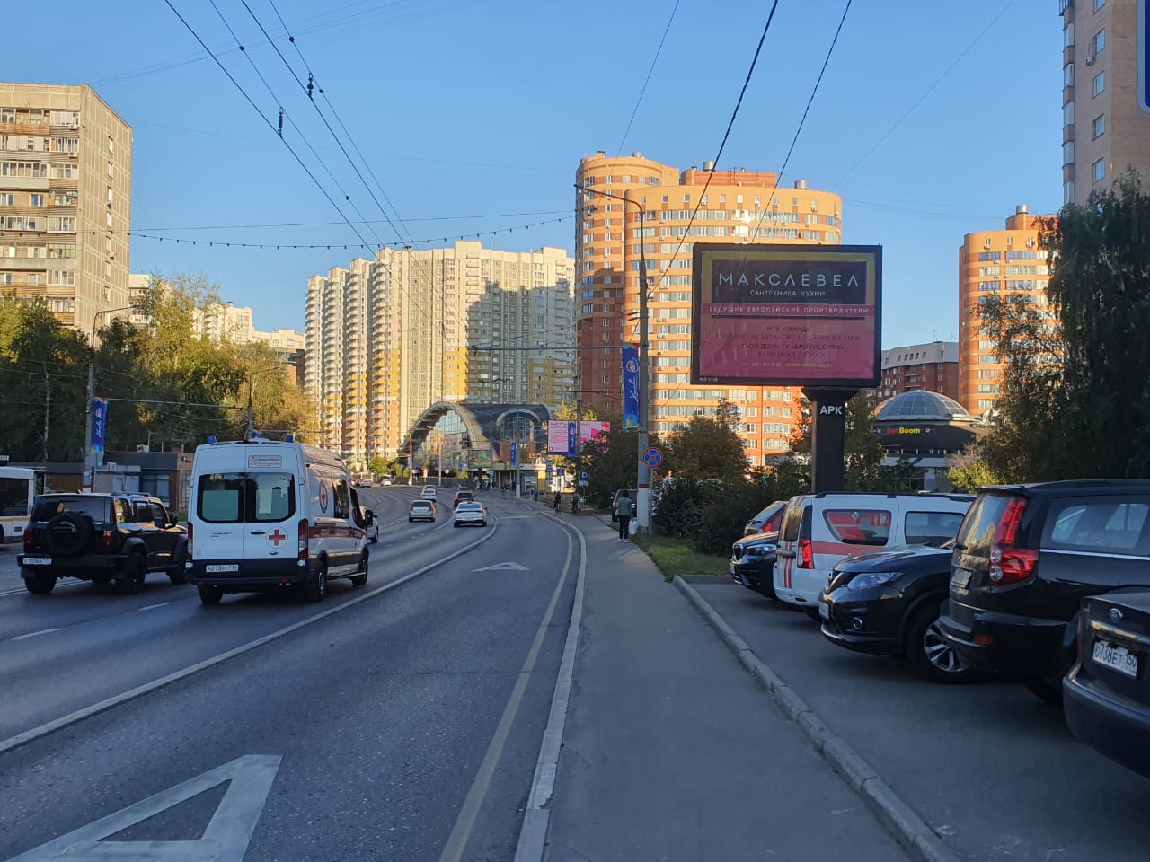 Фотография рекламного носителя, тип: Ситиборд 2.7x3.7, адрес: Юбилейный пр-т., д.7 Х Строителей ул., Химки, Московская область, Россия. Сторона А1-А5 №795687